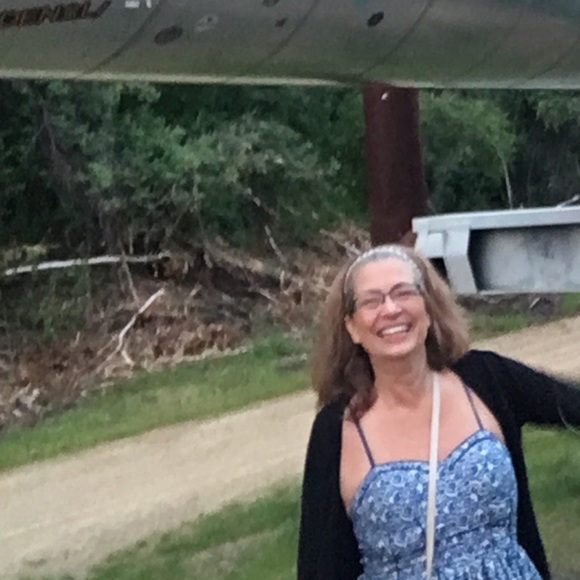 Meet your Posher, Jennifer - Picture 5 of 5